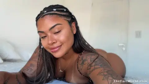 Mila Vs Riley Ass Flapping Competition!